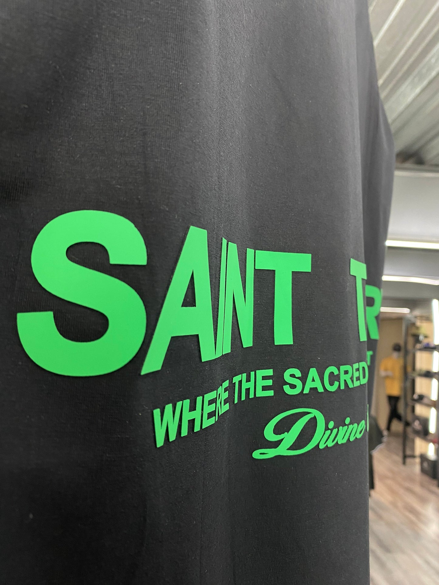 SAINT THEORY T SHIRT HILOS DIVINOS NEGRA/VERDE