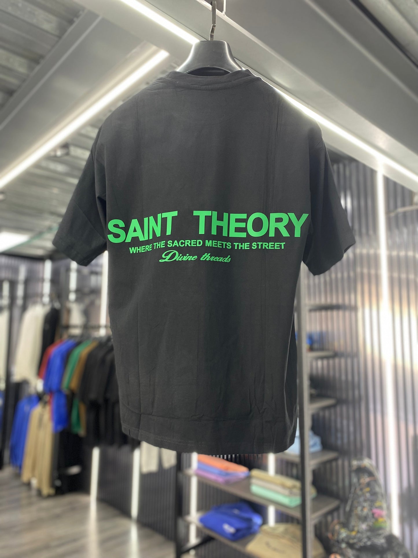 SAINT THEORY T SHIRT HILOS DIVINOS NEGRA/VERDE