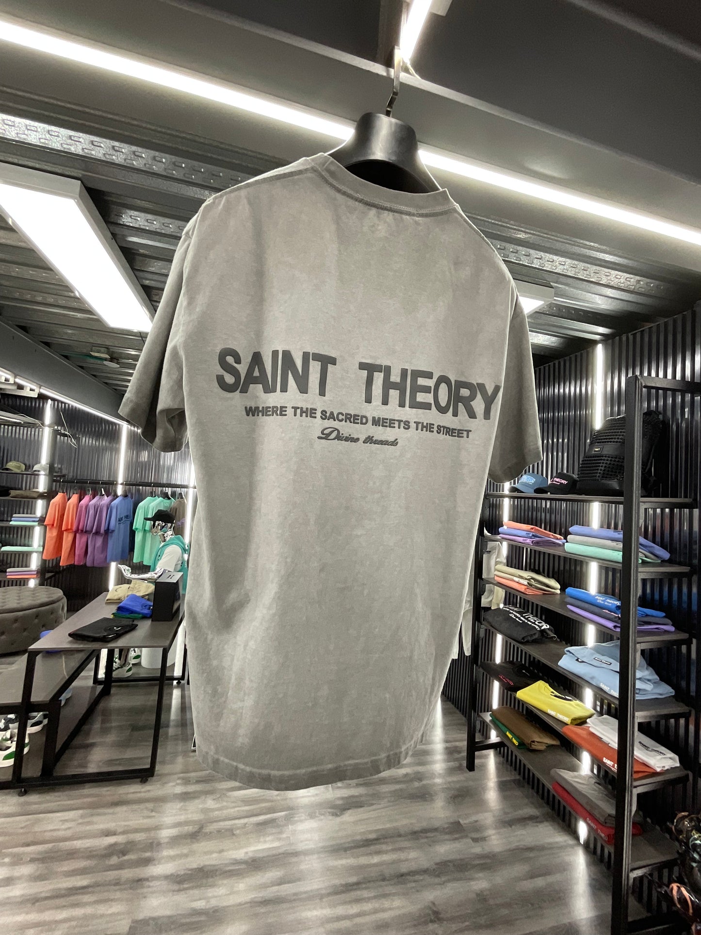 SAINT THEORY T SHIRT HILOS DIVINOS GRIS WASHED/GRIS