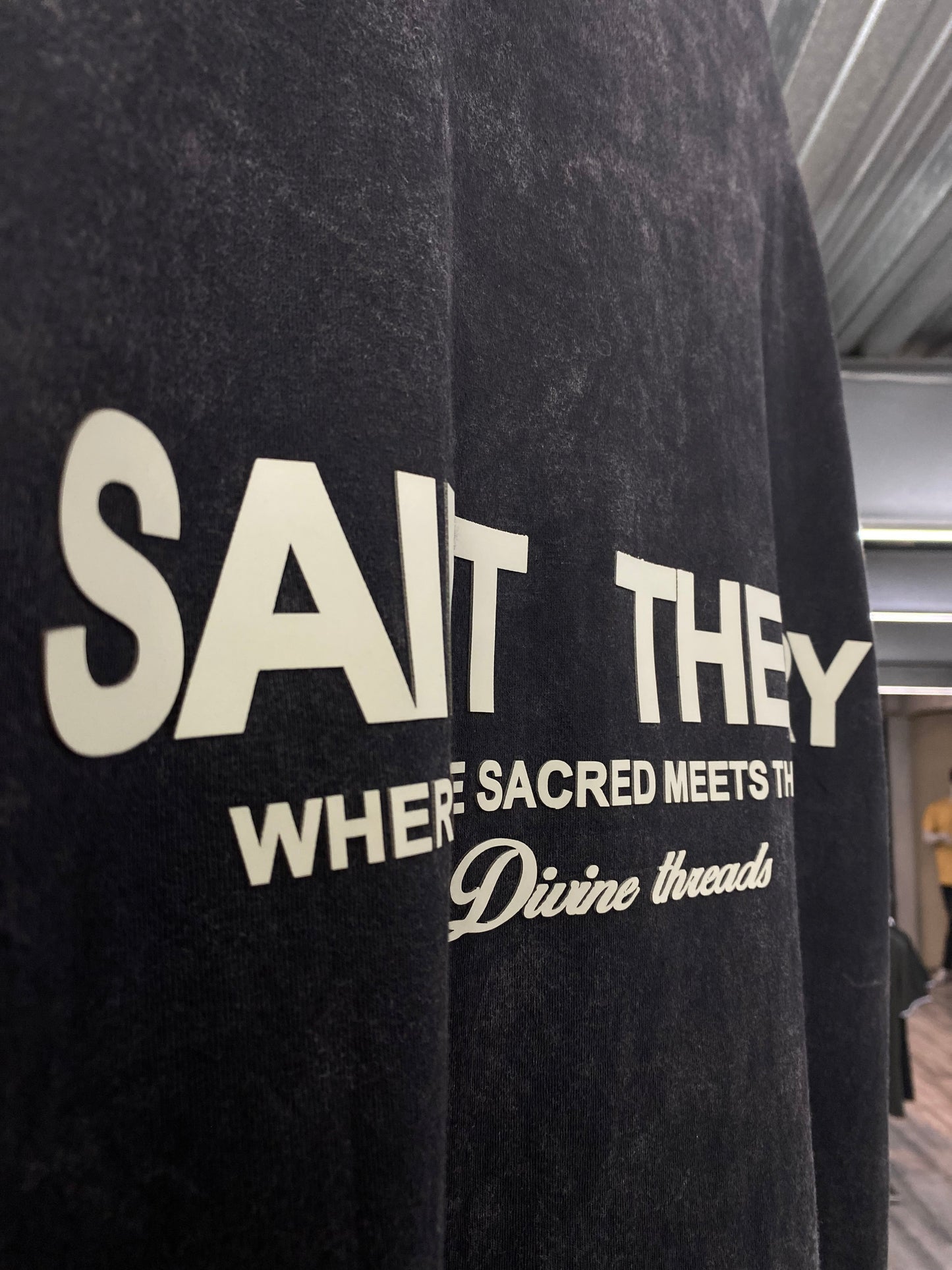 SAINT THEORY T SHIRT HILOS DIVINOS WASHED NEGRA/GRIS