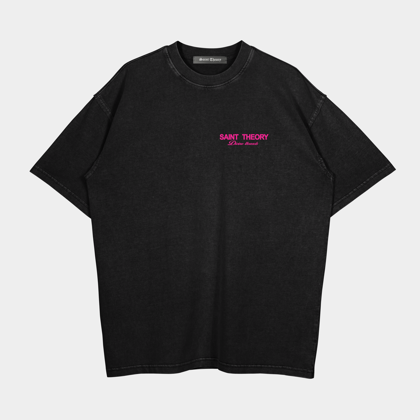 SAINT THEORY HILOS DIVINOS T-SHIRT NEGRA DESVANECIDO LETRA FUCSIA