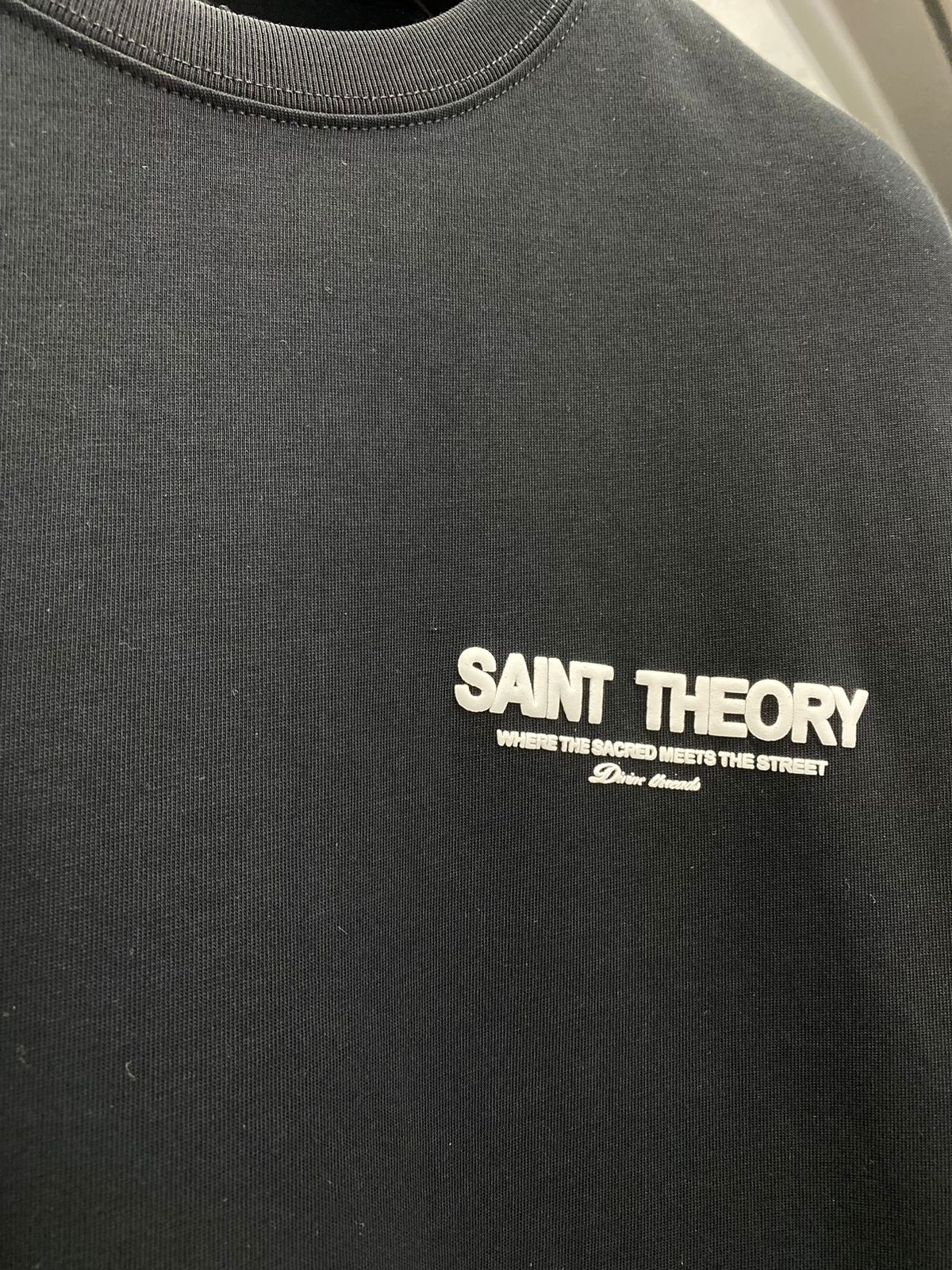 SAINT THEORY HILOS DIVINOS T-SHIRT NEGRA DESVANECIDO LETRA BLANCA